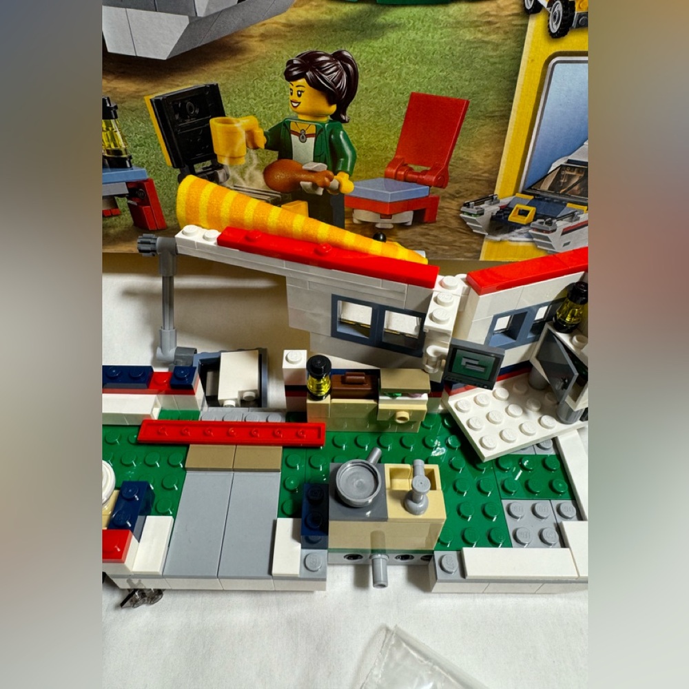 LEGO 31052 Creator Vacation Getaways. 3 in 1 — RV, Boat, house. retired set. - Picture 9 of 10